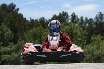 Karts en un circuito espectacular