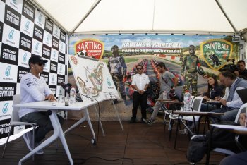 Rueda de prensa en el karting