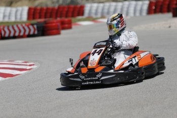 Lewis Hamilton rodando en Kart RT-8