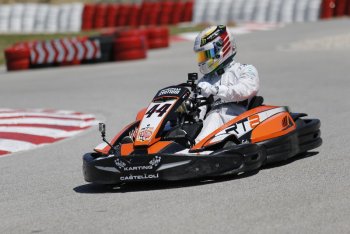 Lewis en cambio de rasante del Karting