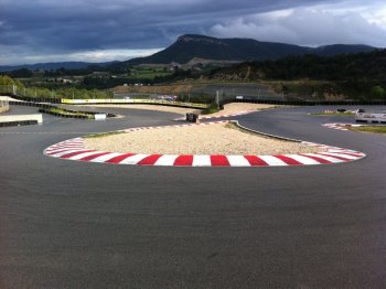 Karting con bajadas y subidas